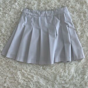 Aritzia - White Pleated Mini Skirt